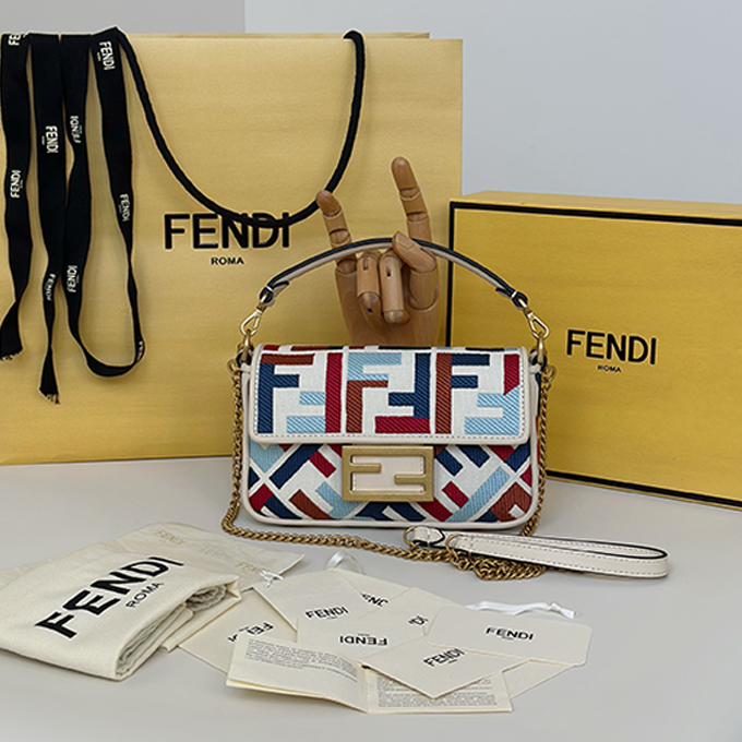 fendi baguette mini embroidered shoulder handbag